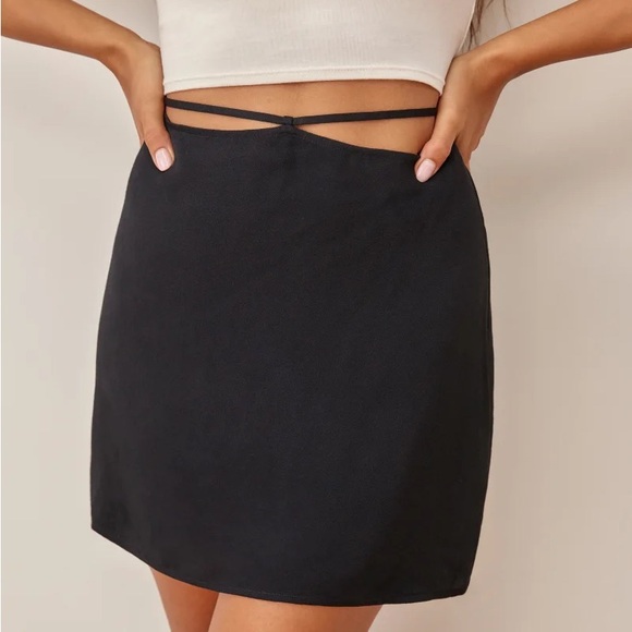 1HR SALE ⚡Reformation Sabrina Skirt (Black)